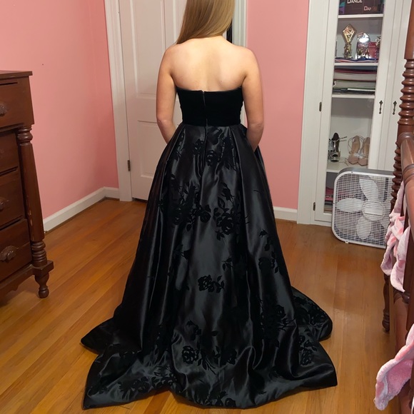 Ballgown - Picture 7 of 7
